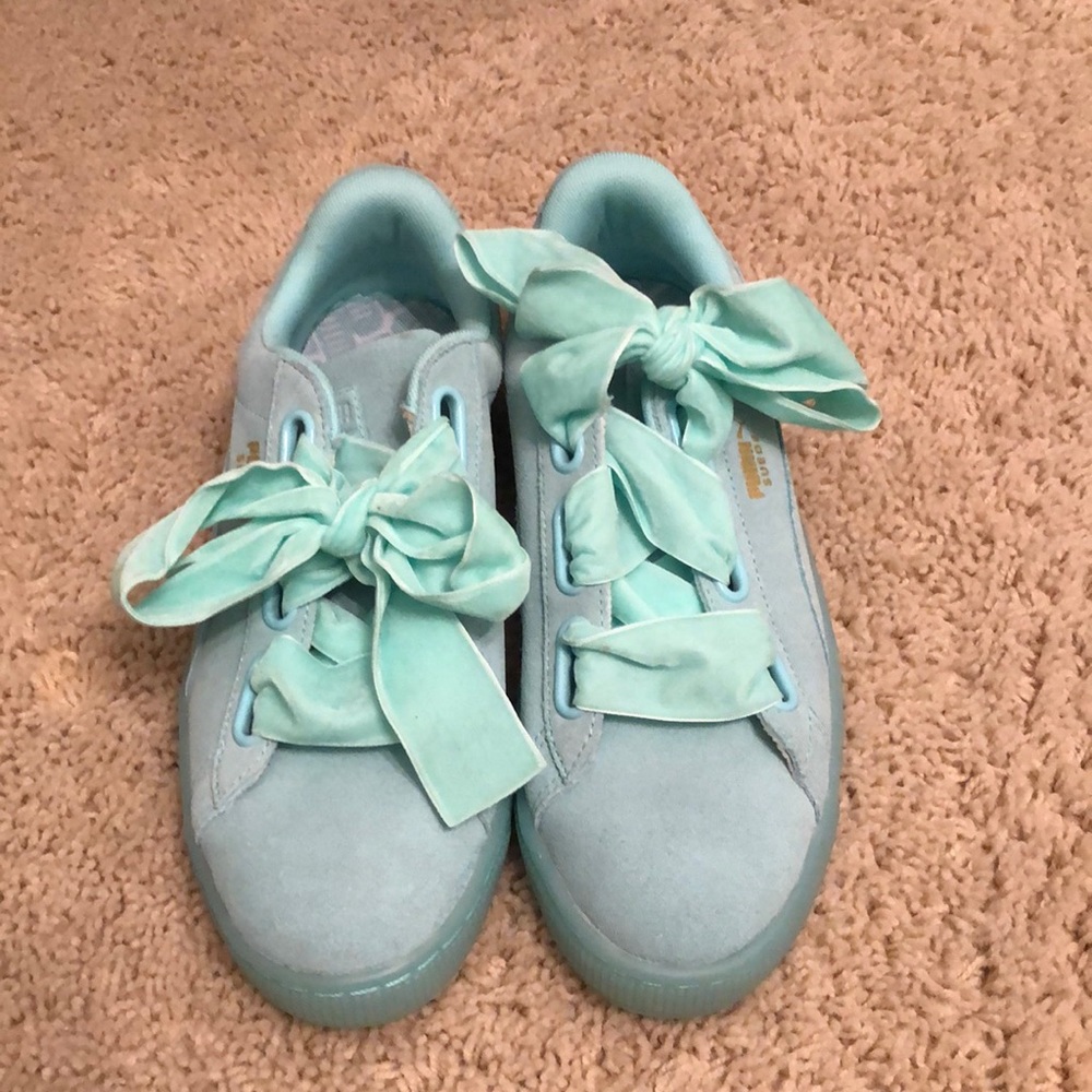 NWOT Puma basket suede tennis shoes